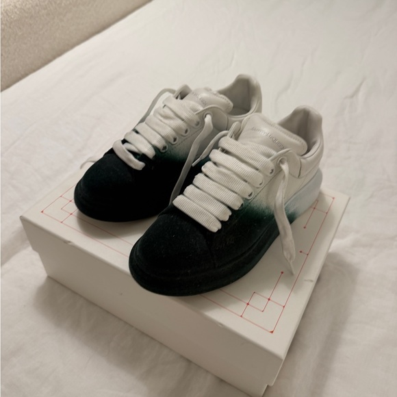 Alexander McQueen Dark Green and White Gradient Sneakers - Picture 4 of 4